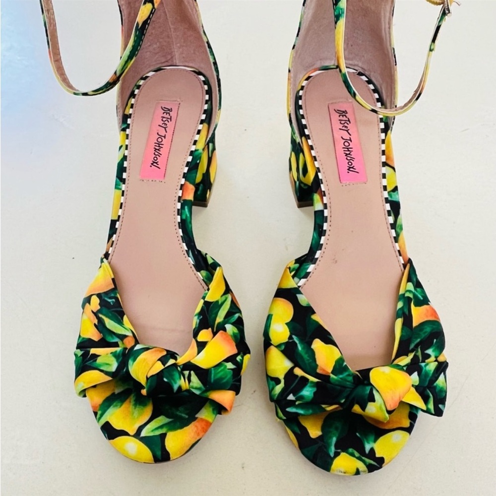 Betsey Johnson Lemon Printed Block Heals